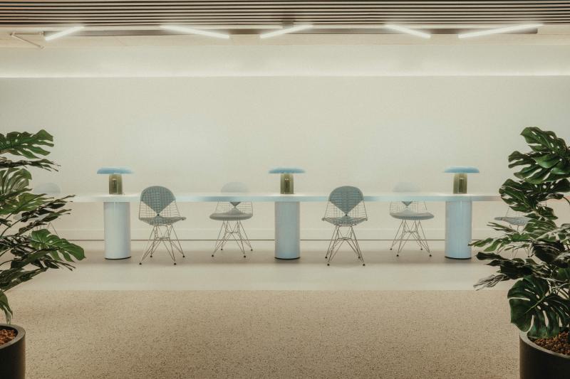 Walkie Talkie PR Design Agency - Office Design - HosteVanhee — 2