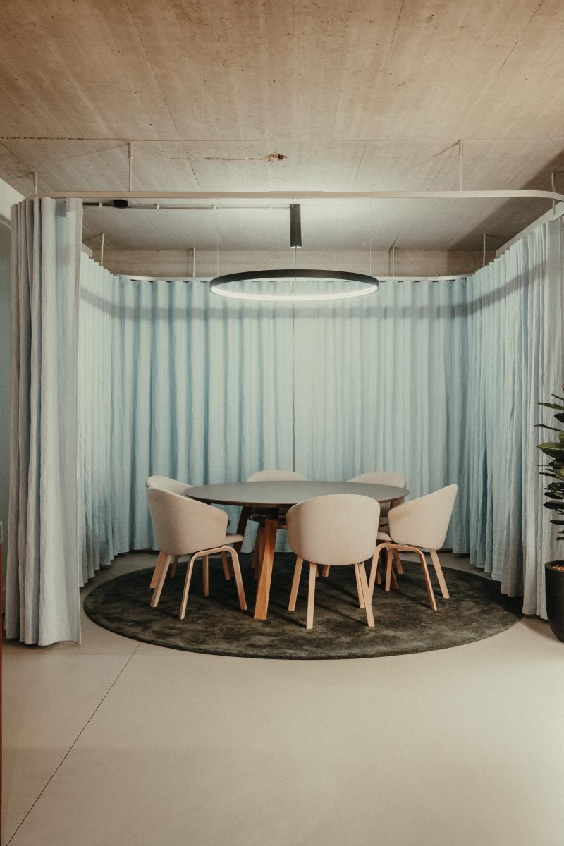 Walkie Talkie PR Design Agency - Office Design - HosteVanhee — 3